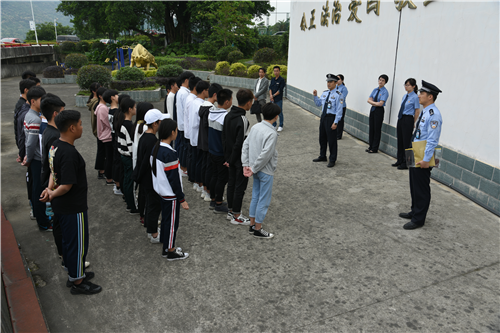 福州市检察院组织地区“临界少年”参观省未管所警示基地